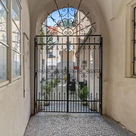 Old Town Home-3 By Interhome Apartmán Praha